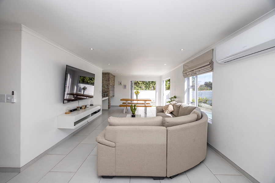 3 Bedroom Property for Sale in Sunningdale Western Cape
